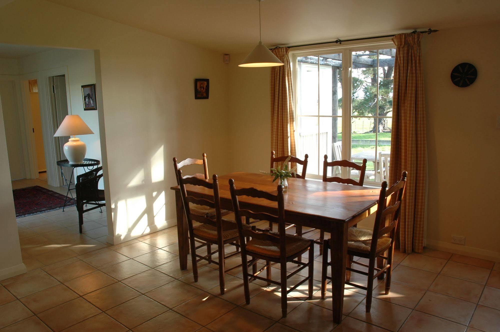 Brackenridge Country Retreat & Spa Martinborough Bagian luar foto